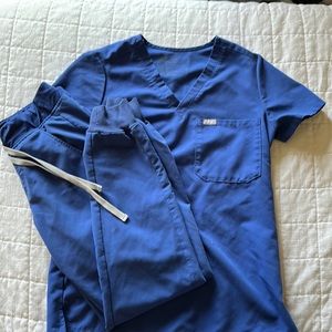 Figs Catarina One Pocket Scrub Top & Zamora Joggers
